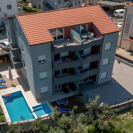 Apartments Karlo ポドストラナ エクステリア 写真