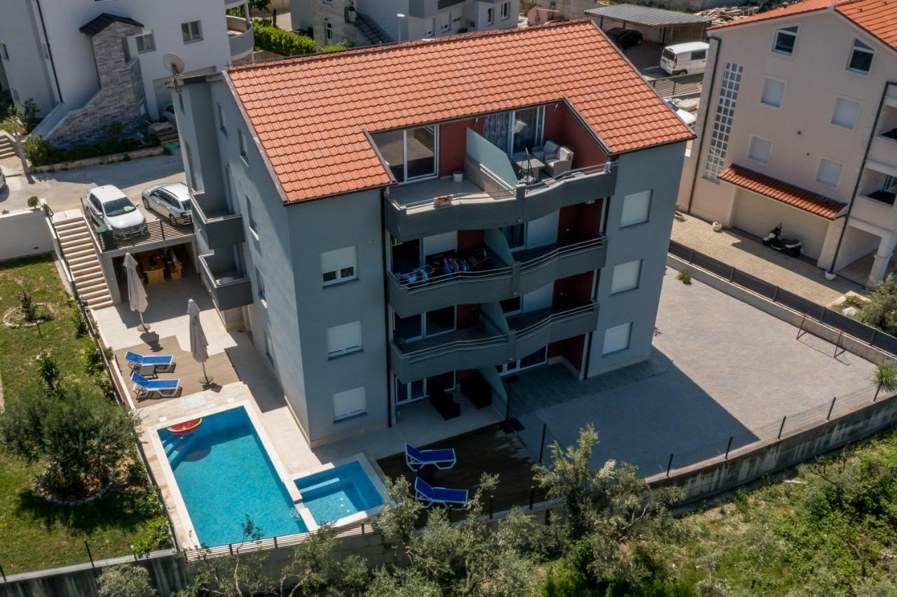 Apartments Karlo ポドストラナ エクステリア 写真