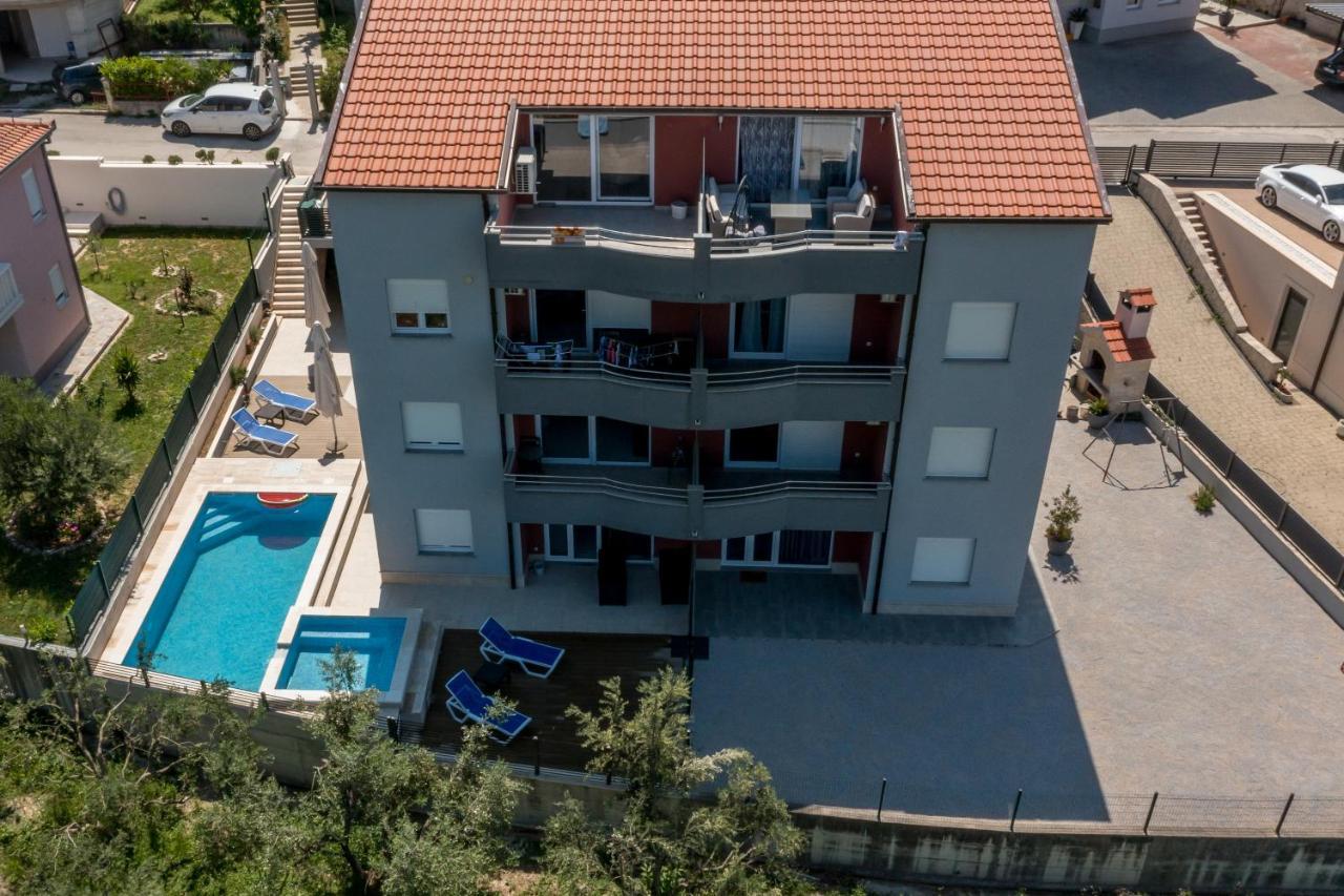 Apartments Karlo ポドストラナ エクステリア 写真