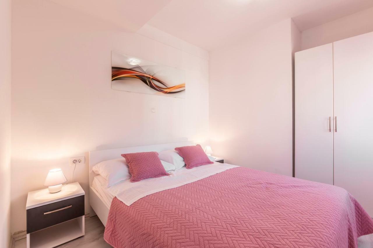 Apartments Karlo ポドストラナ エクステリア 写真
