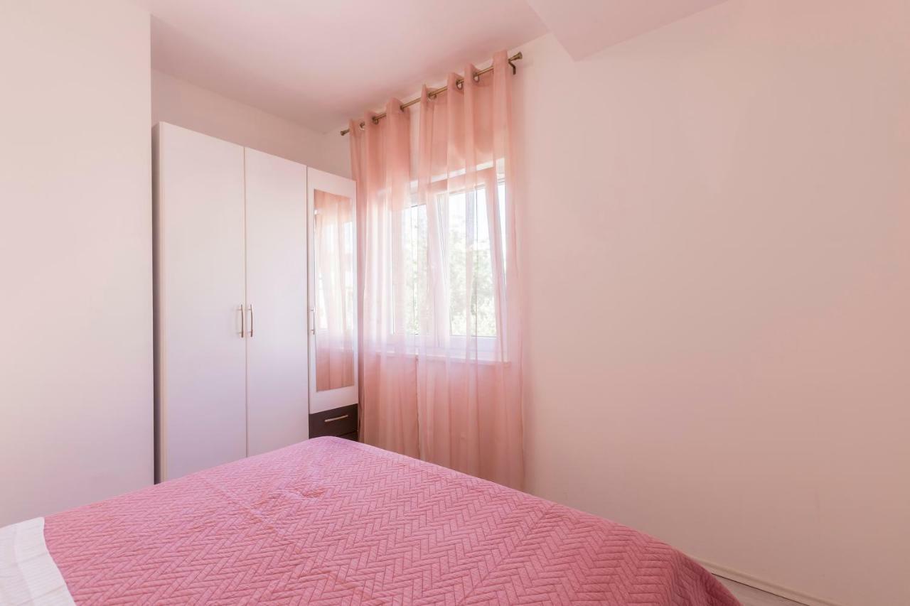 Apartments Karlo ポドストラナ エクステリア 写真