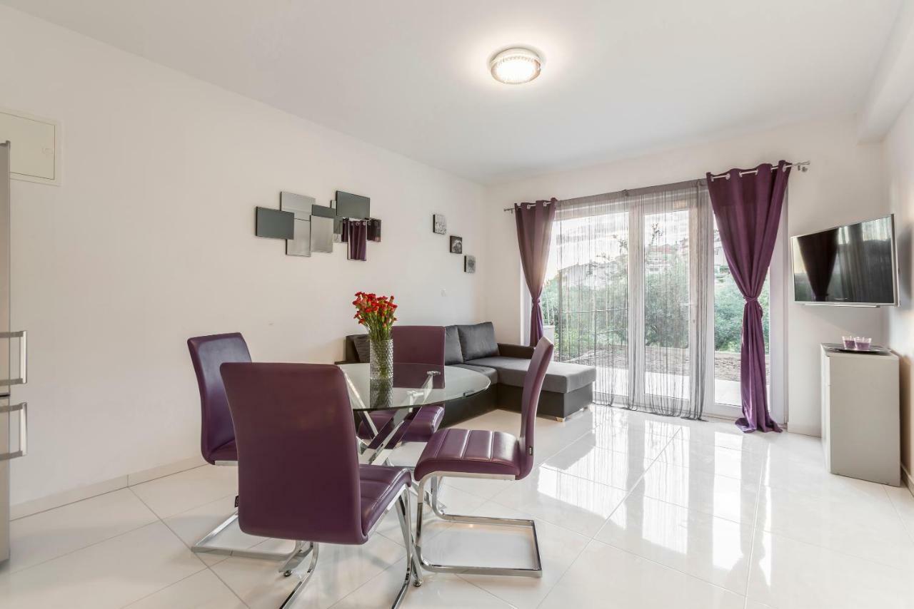 Apartments Karlo ポドストラナ エクステリア 写真