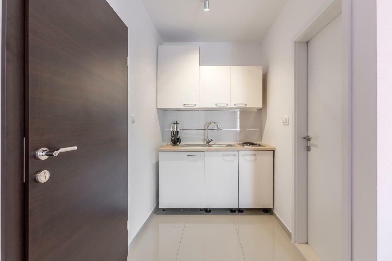 Apartments Karlo ポドストラナ エクステリア 写真