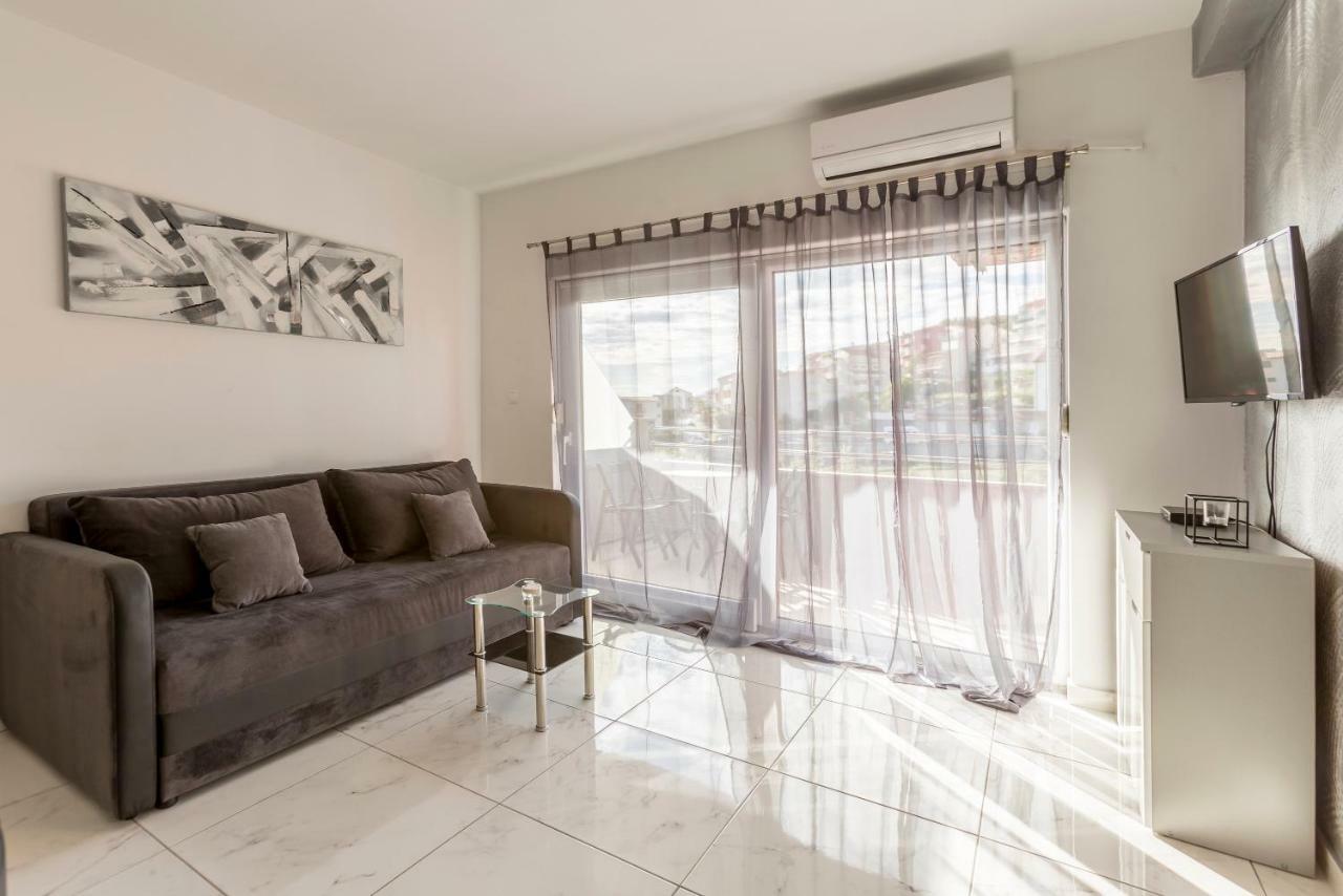 Apartments Karlo ポドストラナ エクステリア 写真
