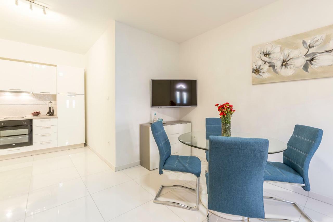 Apartments Karlo ポドストラナ エクステリア 写真