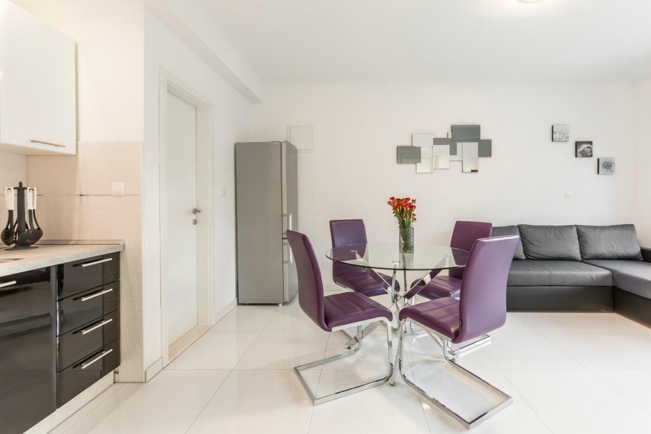Apartments Karlo ポドストラナ エクステリア 写真