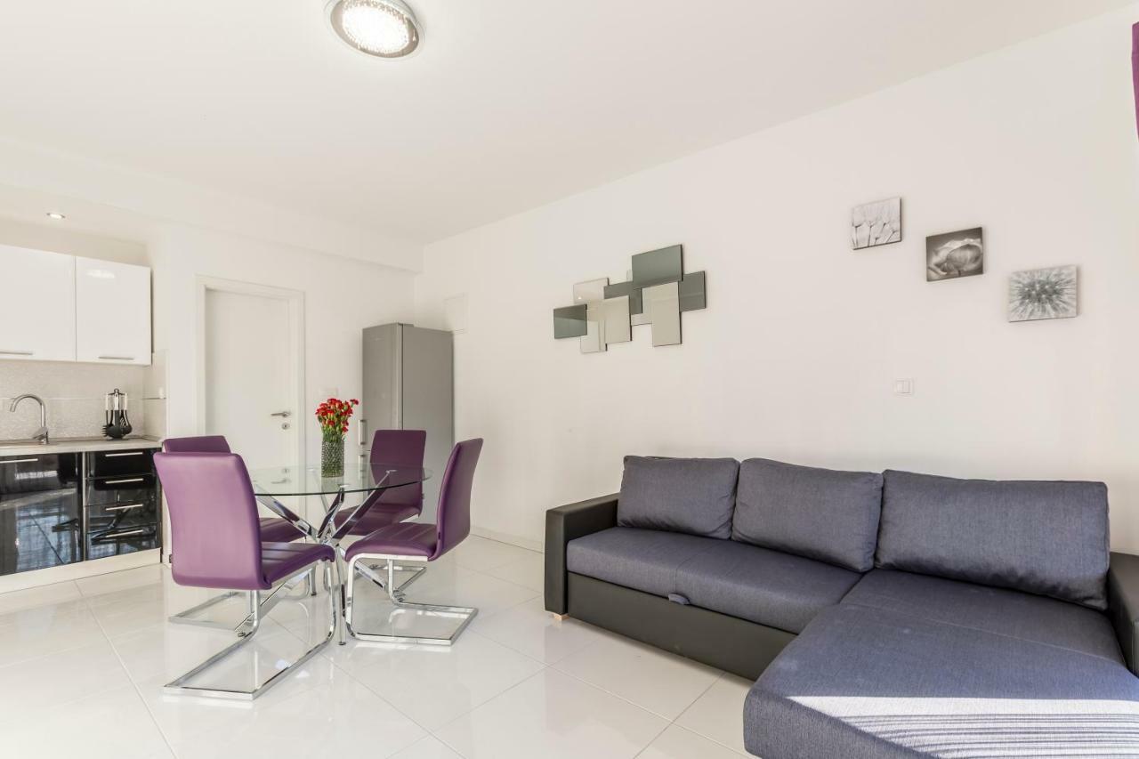 Apartments Karlo ポドストラナ エクステリア 写真